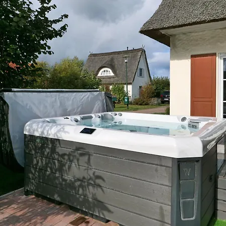 Strandnahes Reethaus Elefant Mit Aussenwhirlpool *